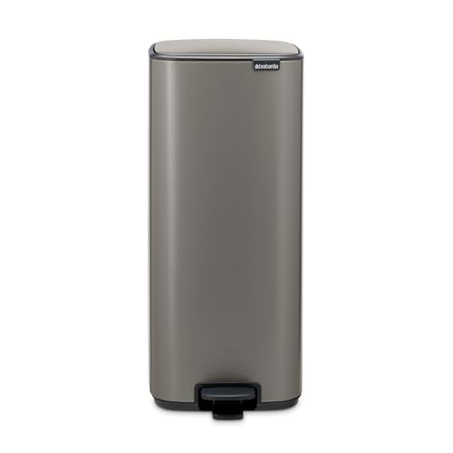 Brabantia Bo afvalcontainer met voetpedaal 30 L (platine), ruimtebesparende restafvalcontainer met zachte, nauwe functie en soepel pedaal, gerecyclede container met verwijderbare binnenemmer incl. PerfectFit vuilniszakken